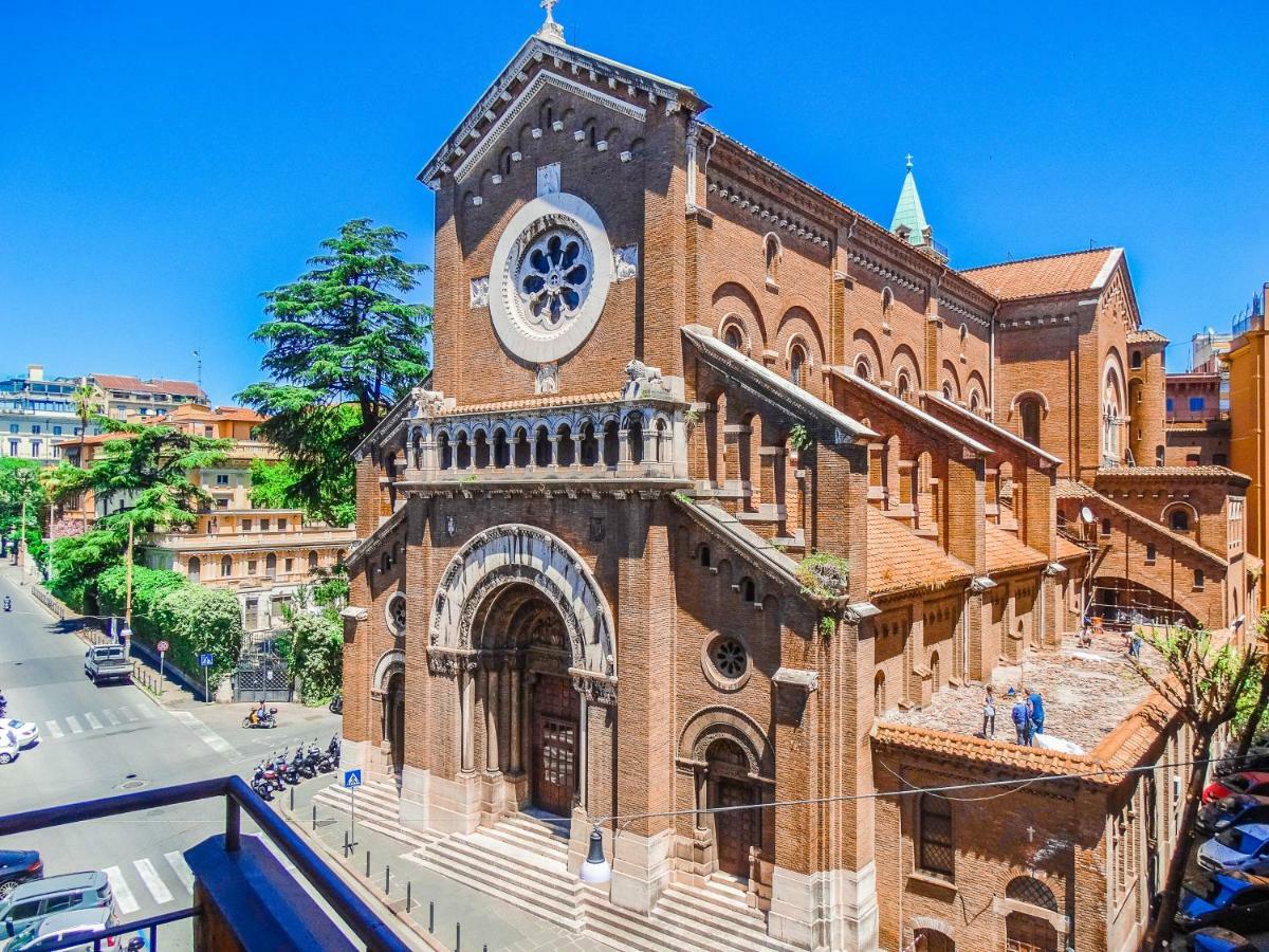 Le Petit Bijou, Rome